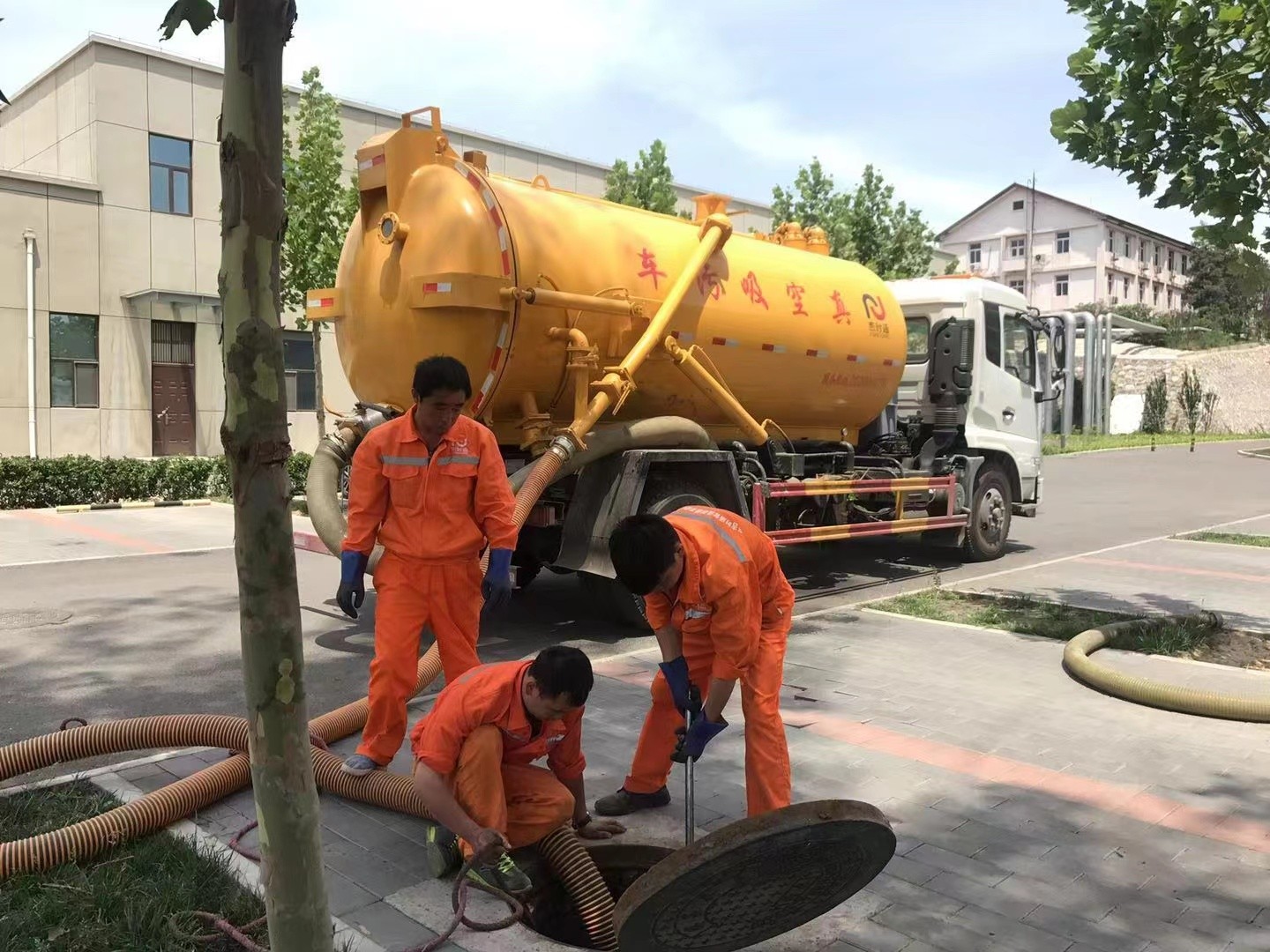 化德化粪池清理与5-8吨吸粪车施工效率分析